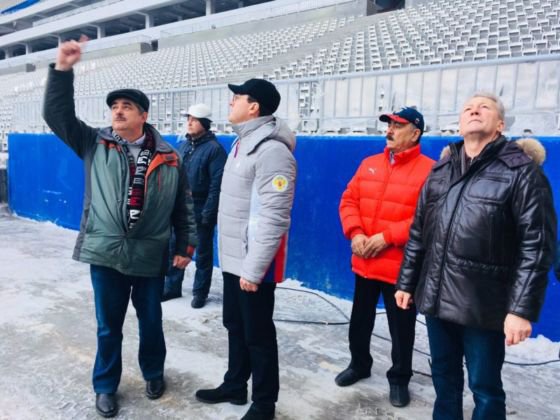 Глава региона Дмитрий Азаров подарил строителям «Самара Арены» конструктор стадиона