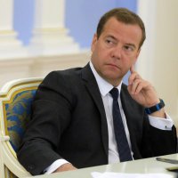 Медведев поручил поддержать отечественных экспортеров лекарств