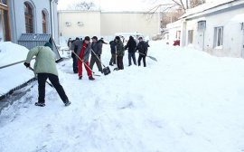 Дмитрий Азаров предложил чиновникам администрации Самары выйти на уборку снега