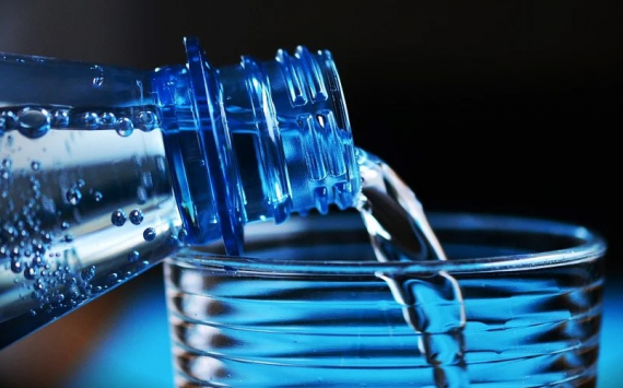 Самарская губернская дума подарила детской больнице 400 литров питьевой воды