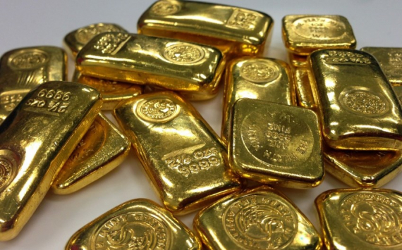 Эксперт Моисеев призвал россиян отказаться от долларов в пользу золота