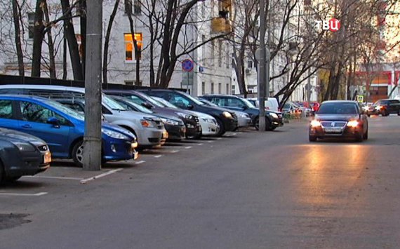 Приставы продолжают разыскивать должников в Самарской области на парковках 